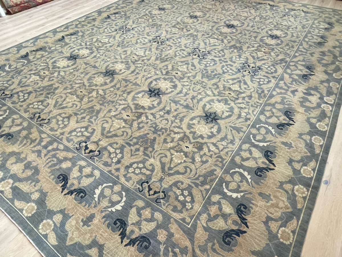Large Classic Sultanabad Rug